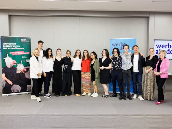 Foto: Diplomfeier Design Basics und Grafikdesign