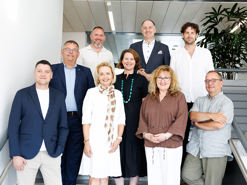 Foto: Am Bild von links oben nach rechts unten in der Reihenfolge: Florian Raspel, Gian Paolo Spadola, Lukas Binder, Christian Faymann, Andrea Swift, Christian Hellinger, Katharina Stummer, Eva Pagliarini, Michael Göls. Nicht am Bild: Regina Loster, Sabrina Oswald, Roland Grafl